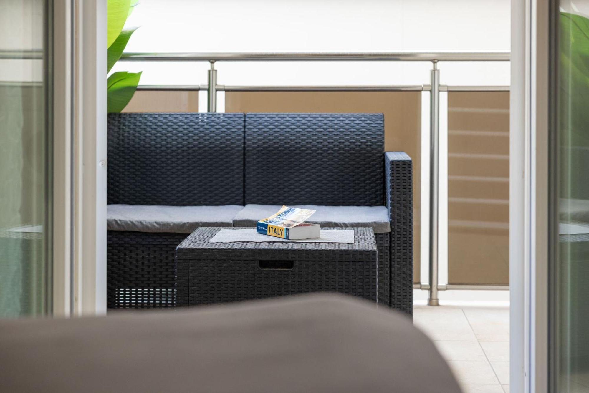 Bari Blue Apartment Bagian luar foto